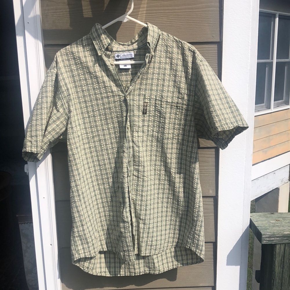 EUC Columbia seersucker shirt
